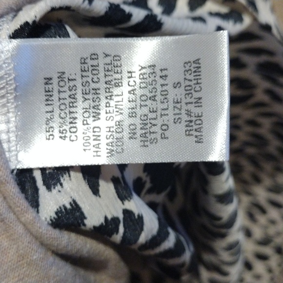 Umgee Linen Blend Leopard Print Short Sleeve Top S - Picture 5 of 6